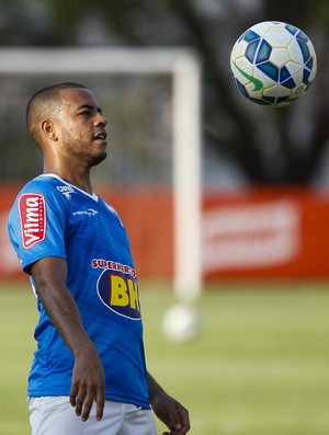 Lateral Mayke se inspira em Ceará para dar a volta por cima no Cruzeiro