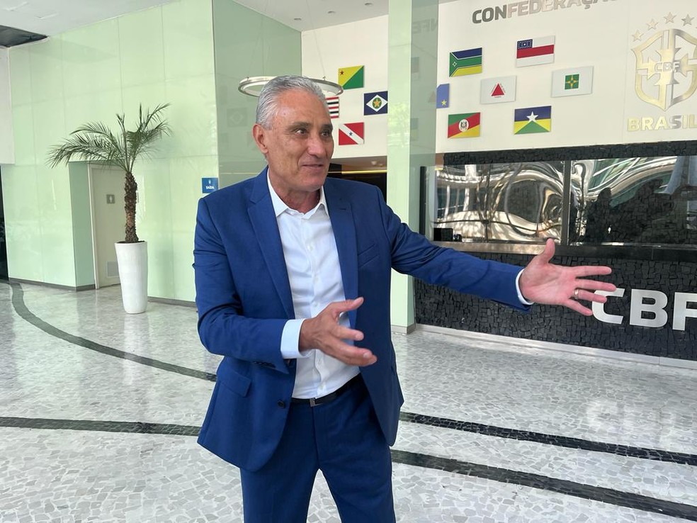 Tite se despede de funcionários da CBF — Foto: Martín Fernandez