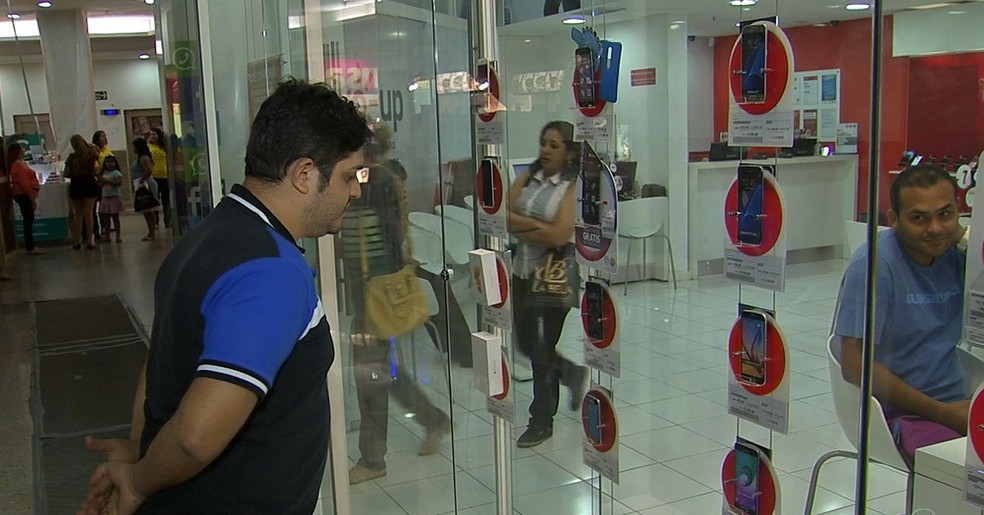 Lojas de shopping e agências bancárias são alguns dos estabelecimentos que não funcionam durante o feriado.  (Foto: Reprodução/TV Verdes Mares)