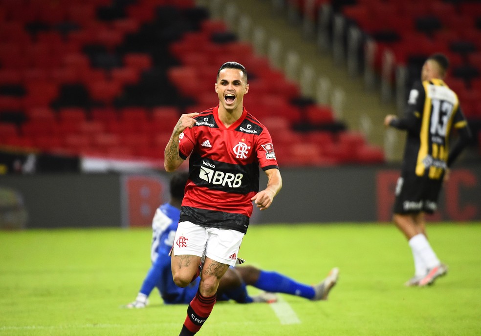 Michael sofre lesão e não viaja com o Flamengo para ...