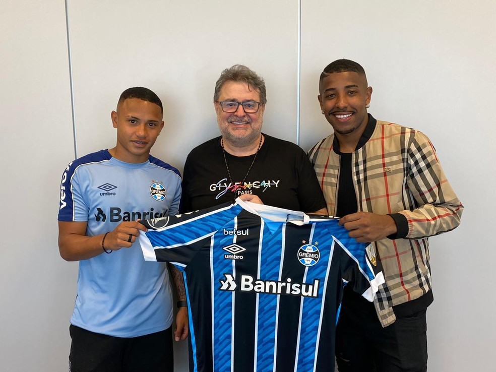 Gremio Renova Com Lateral Guilherme Guedes E Atacante Guilherme Azevedo Ate 2024 Gremio Ge