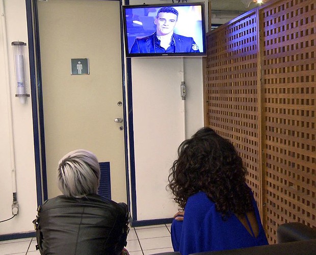 Hellen lyu e Vanessa Borges assistem o The Voice (Foto: Gshow)