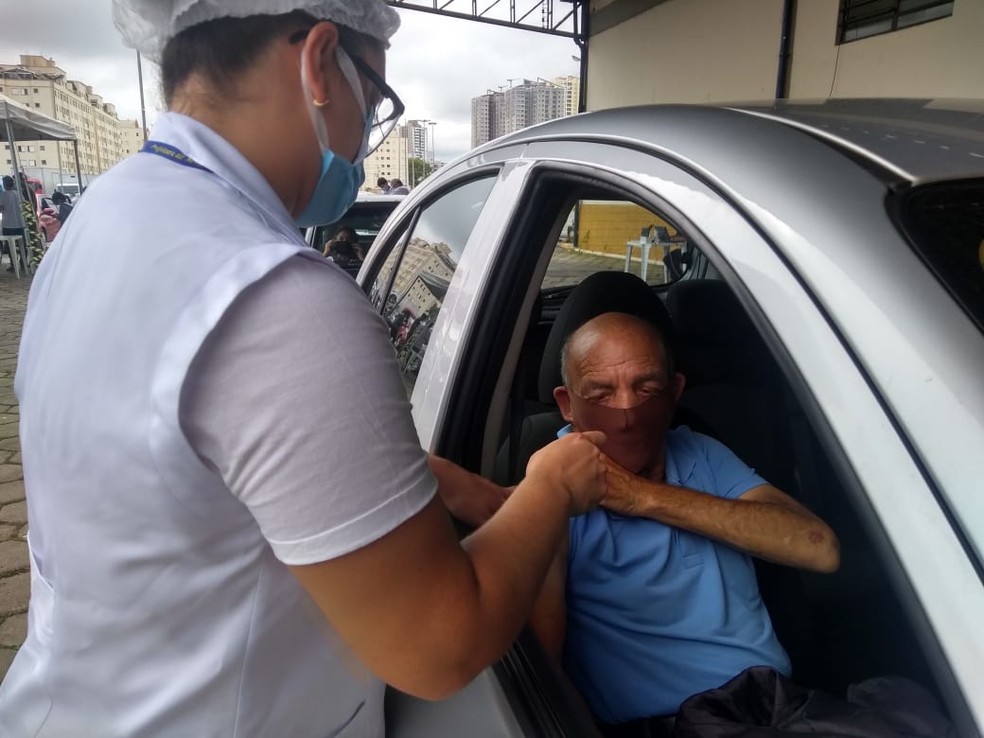 mogi aplica 1ª dose da vacina contra covid 19 em idosos a partir de 75 anos nesta semana mogi das cruzes e suzano g1