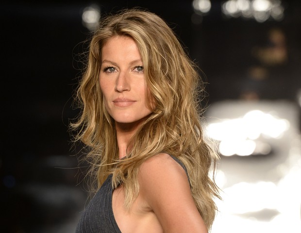 SAO PAULO, BRAZIL - APRIL 02: Gisele Bundchen walks the runway during the Colcci show at Sao Paulo Fashion Week Summer 2014/2015 at Parque Candido Portinari on April 2, 2014 in Sao Paulo, Brazil.  (Photo by Fernanda Calfat/Getty Images) (Foto: Getty Images)