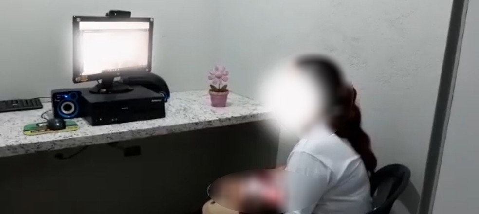 Visitas virtuais permitem o contato de pessoas presas com familiares — Foto: SAP/Reprodução