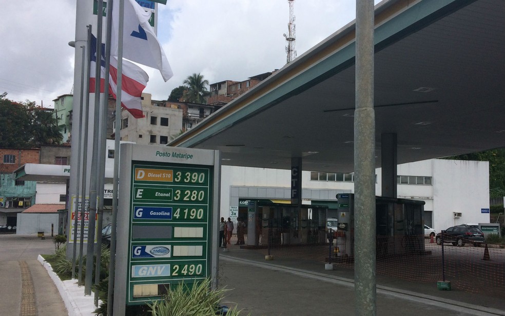 Posto na Bonocô teve menor diferença no aumento, porém os preços praticados já eram altos (Foto: Itana Alencar/G1 BA)