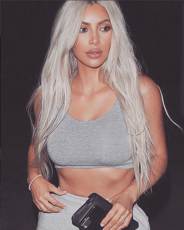 O novo visual da socialite Kim Kardashian (Foto: Instagram)