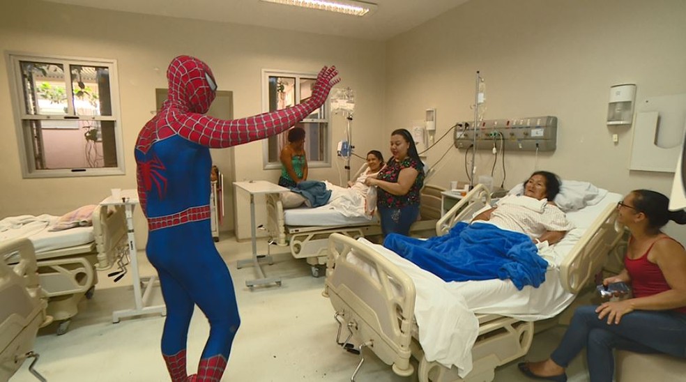 Homem Aranha Alegra Criancas Em Hospitais E Promete Correr A Integracao De Domingo Fantasiado Corrida Integracao Ge