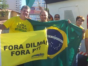 Manifestantes pró-impeachment em Vila Velha (Foto: Juirana Nobres/ G1)