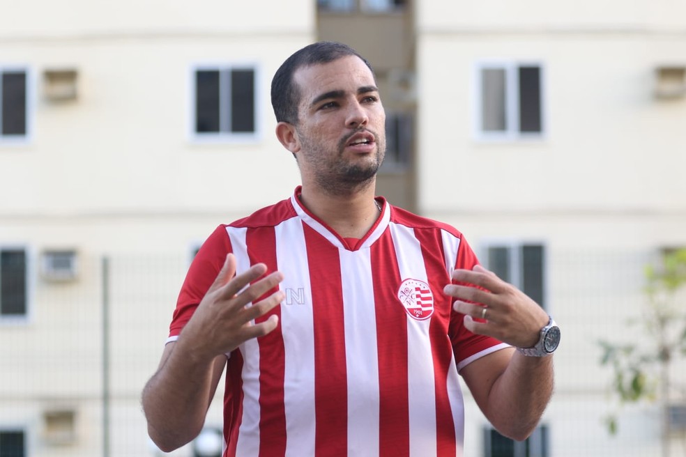 Ian Farias se mudou para próximo da Arena de Pernambuco na expectativa de que a Cidade da Copa saísse do papel — Foto: Aldo Costa/Pernambuco Press