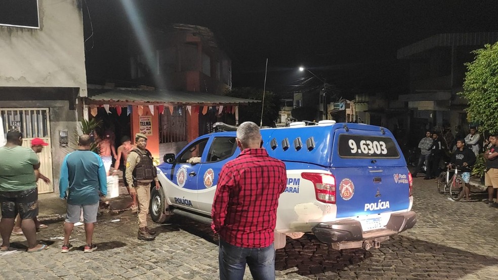Estabelecimento comercial é atingido por incêndio em Ibicaraí — Foto: Divulgação/Polícia Militar