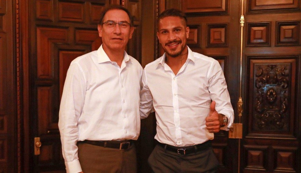Guerrero em encontro com presidente do Peru, antes da Copa do Mundo â€” Foto: DivulgaÃ§Ã£o