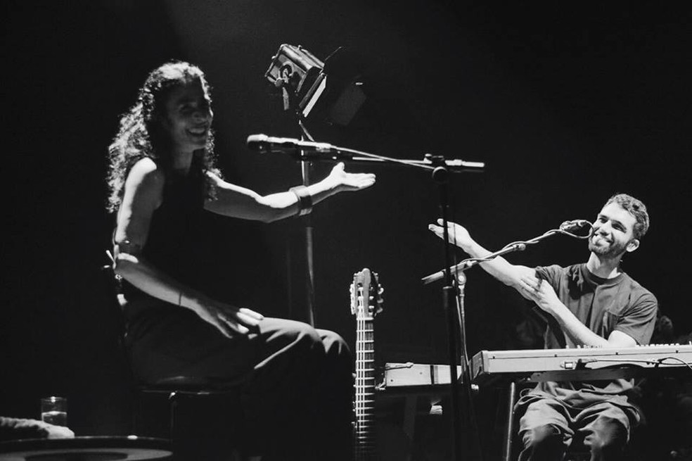 Silva cantando com Marisa Monte em um de seus shows (Foto: Beatriz Bastos/ Divulgação)