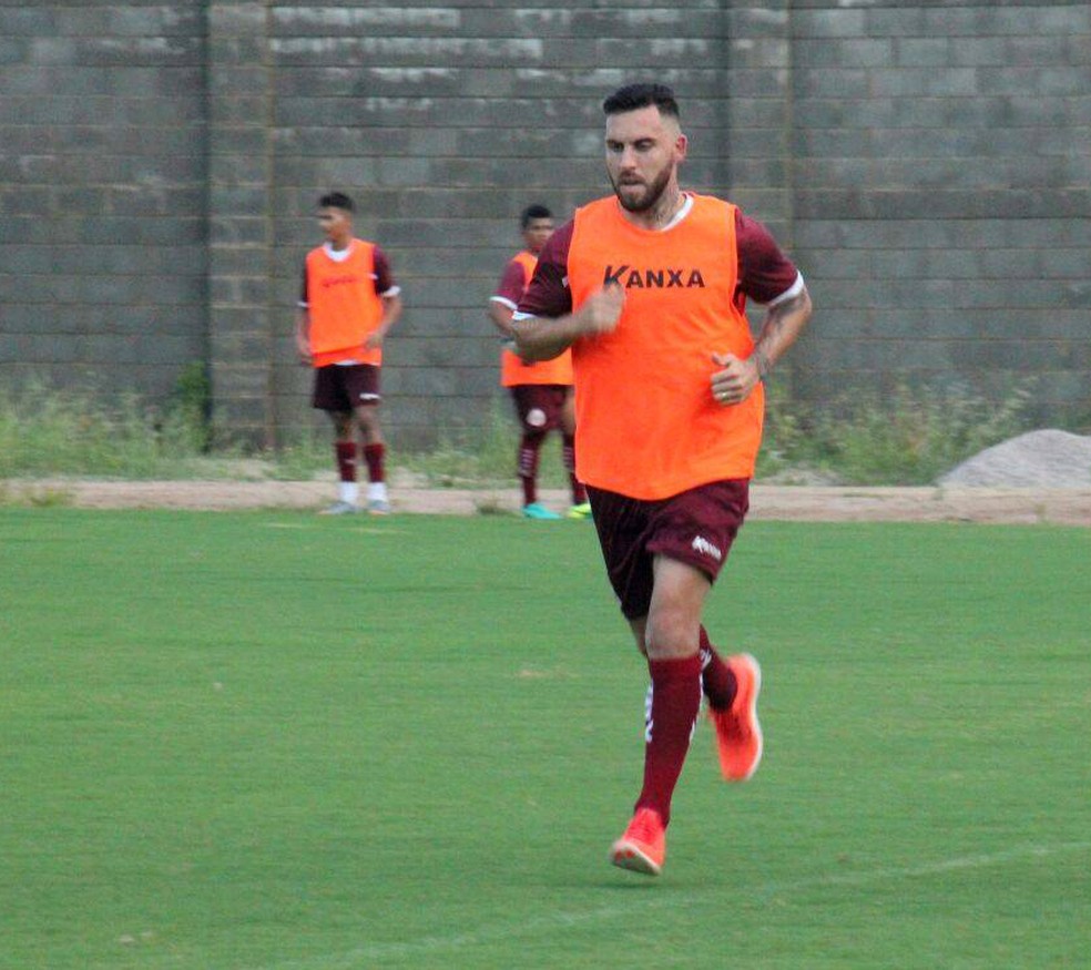Bruno Furlan se apresentou ao América-RN nesta terça-feira e iniciou os trabalhos físicos (Foto: Canindé Pereira/América FC)