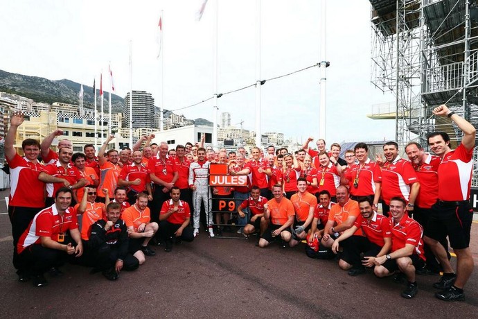 Marussia comemora muito seus primeiros pontos, conquistados por Jules Bianchi (Foto: Divulgação)