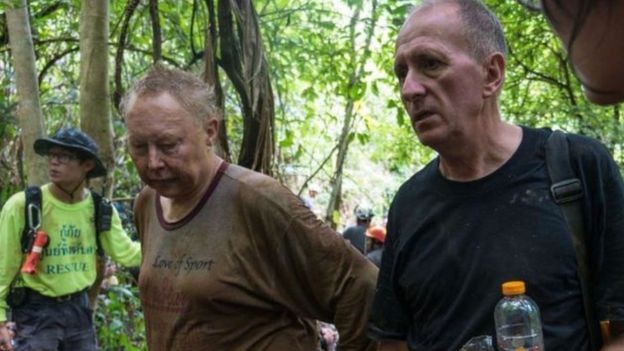   Vernon Unsworth (right) was attacked by Musk having said that the proposal of billionaire for youth resgater was a "publicity stunt" (photo: BBC) ". height = title 