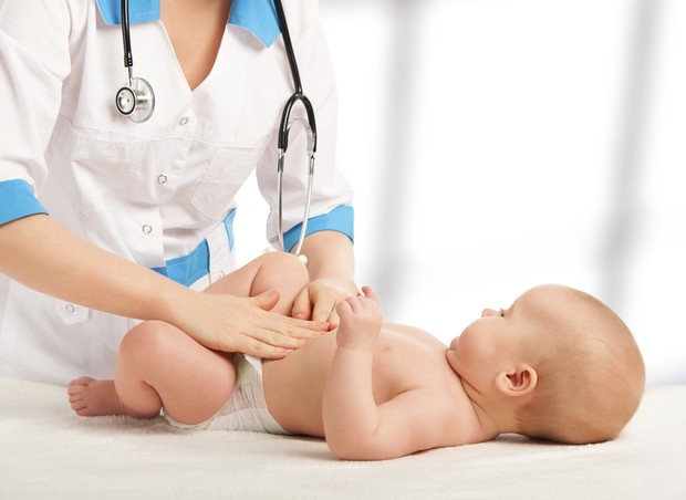 bebê no pediatra (Foto: ThinkStock)