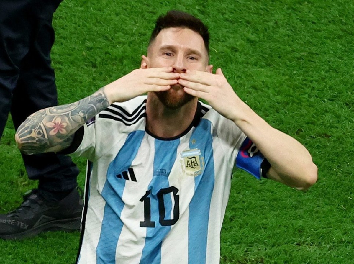 Se presenta la selección argentina y se coloca a Messi junto a los campeones del mundo |  fútbol internacional