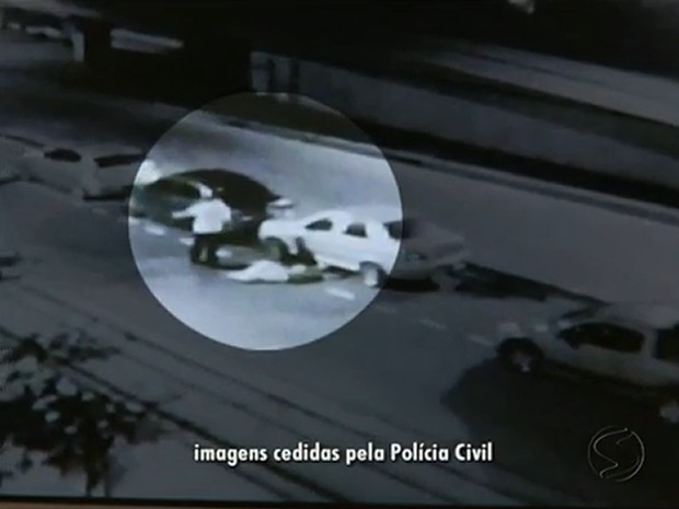 Jovem é assassinado em Volta Redona, RJ (Foto: Reprodução/TV Rio Sul)