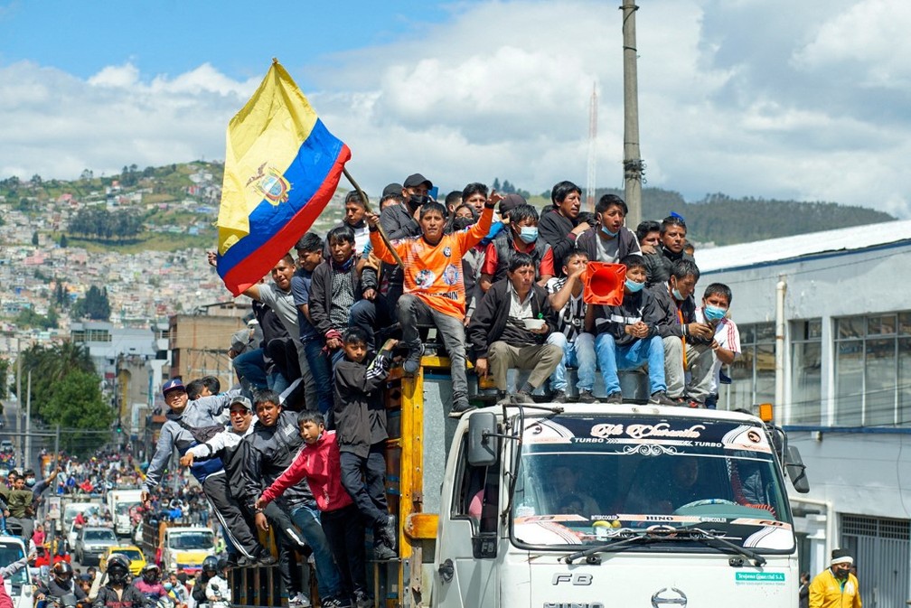 Caravana chega a Quito para manifestações, em 15 de junho de 2022 — Foto: Veronica Lombeida/ AFP