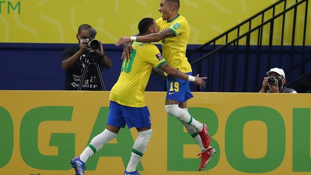 Raphinha vibra com Neymar