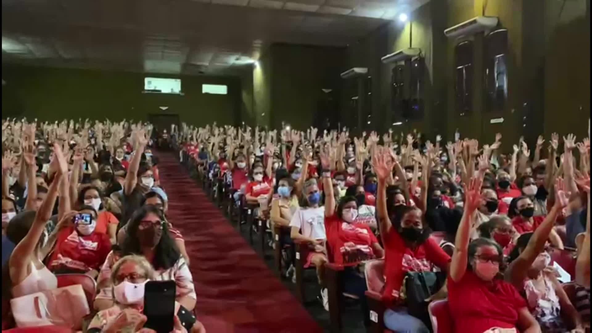 Professores municipais do Recife aceitam reajuste oferecido pela prefeitura e encerram greve após dez dias