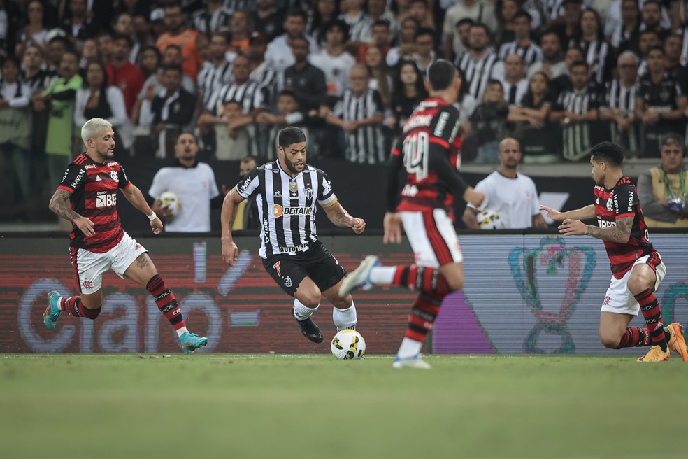 Flamengo vê pressão do Atlético-MG e envia ofício à CBF: Que seja só um árbitro em campo