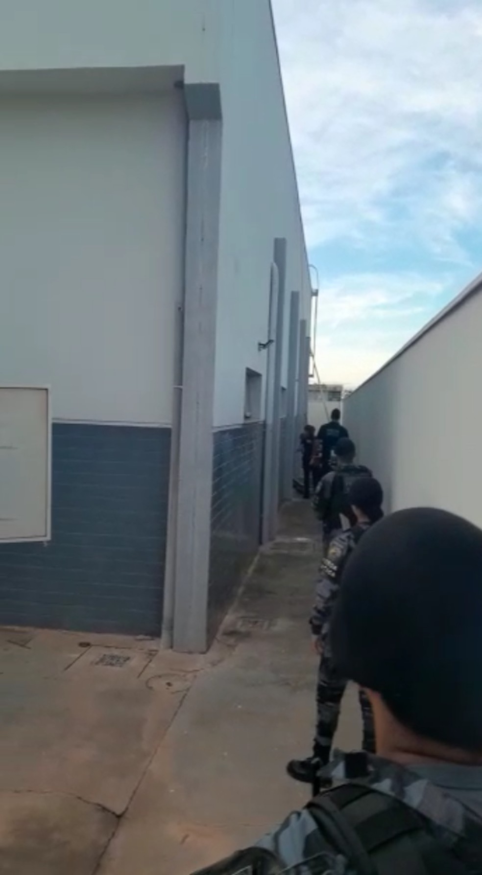 Atendimento a furto de agência em Santo Antônio do Leverger avançou pela manhã desta segunda-feira (26).  — Foto: Reprodução
