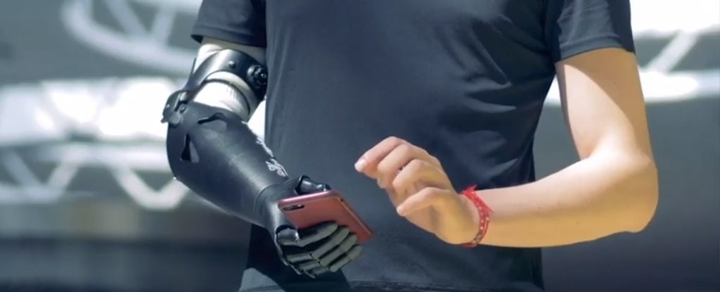Em breve talvez a sua mente possa controlar um braço robótico.  (Foto: College of Engineering, Carnegie Mellon University/YouTube)