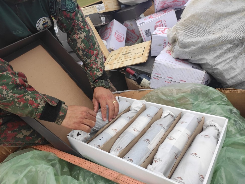 Vinhos comprados no Paraguai não tinham documentação fiscal — Foto: PMA/Divulgação