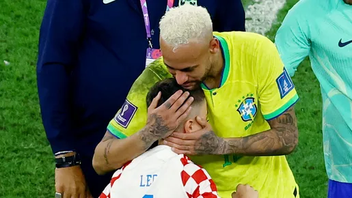 Filho de adversário afaga Neymar após eliminação