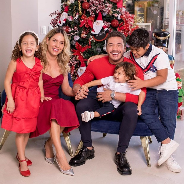 Wesley Safadão e Thyane Dantas com os filhos (Foto: Reprodução/Instagram)