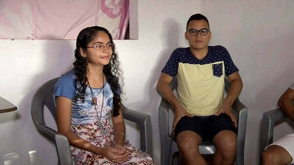 Ramayana Carneiro e o irmão, em Morrinhos, Ceará — Foto: TV Verdes Mares/ Reprodução