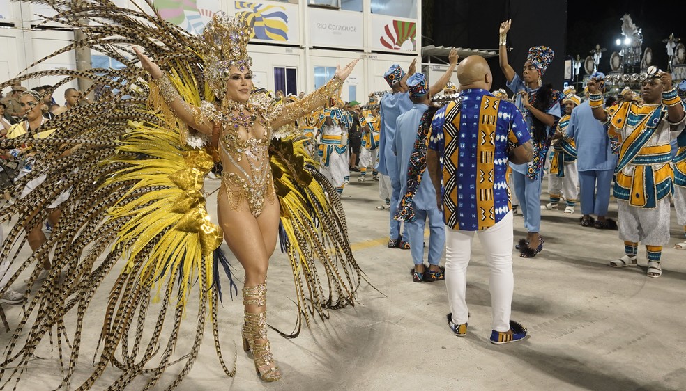 Thay Magalhães, rainha de bateria da Paraíso do Tuiuti em 2022 — Foto: Marcos Serra Lima/g1