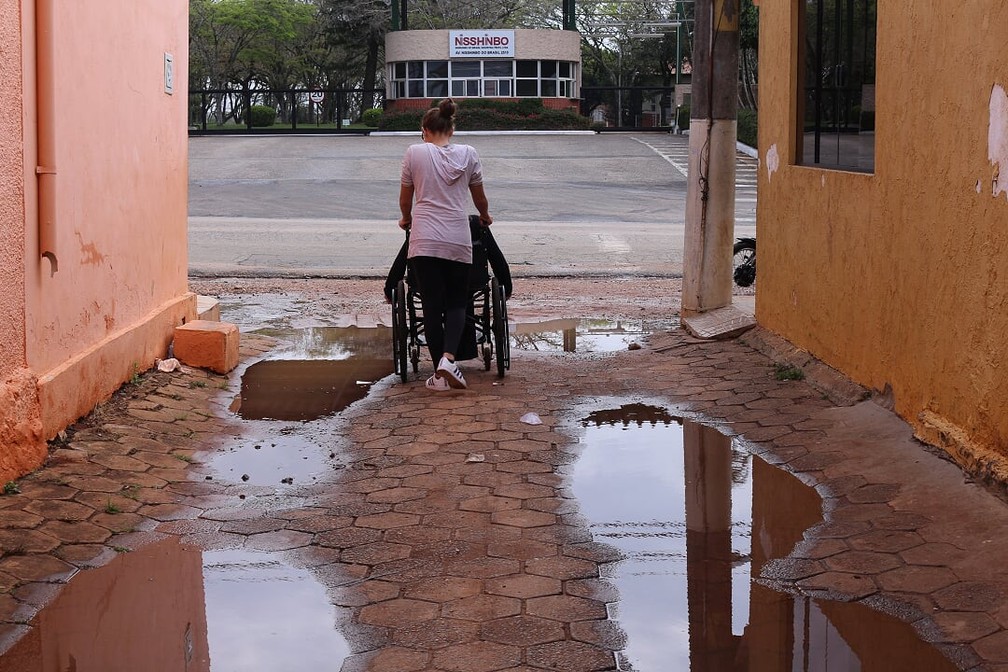 Cadeirante de Itapetininga conta que os pais nunca tiveram carro â Foto: JanaÃ­na Rodrigues de Oliveira/Arquivo pessoal