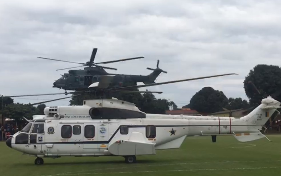 Helicópteros do presidente Jair Bolsonaro em Goianápolis — Foto: Eduardo Idaló/TV Anhanguera