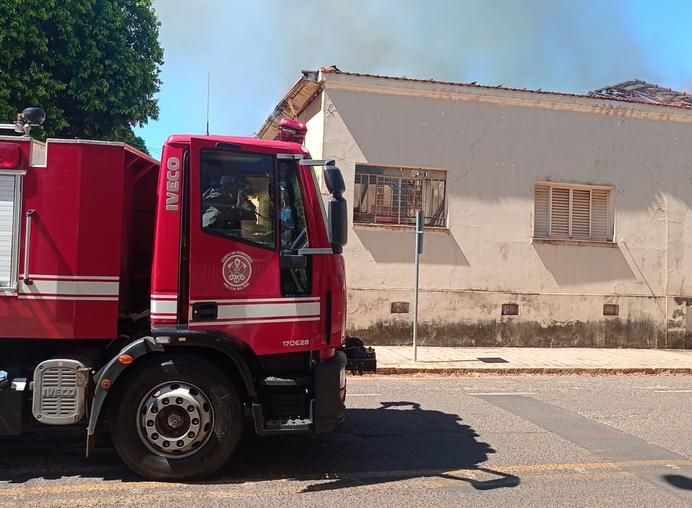 Bombeiros foram acionados para combater as chamas em Assis — Foto: The Brothers / Divulgação