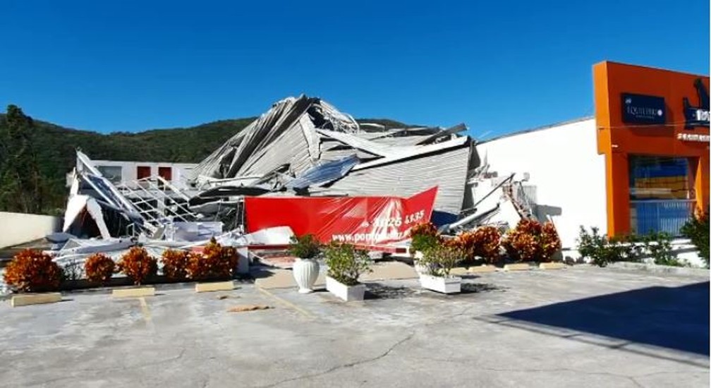Estabelecimento comercial no Norte da Ilha ficou totalmente destruído — Foto: Fabian Londero/ NSC TV