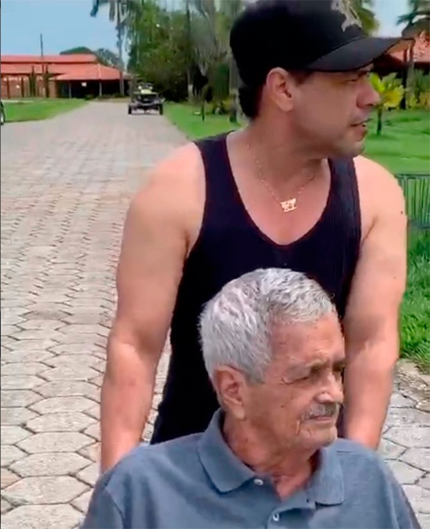 Zezé di Camargo comemora a recuperação do pai, seu Francisco (Foto: Reprodução/Instagram)