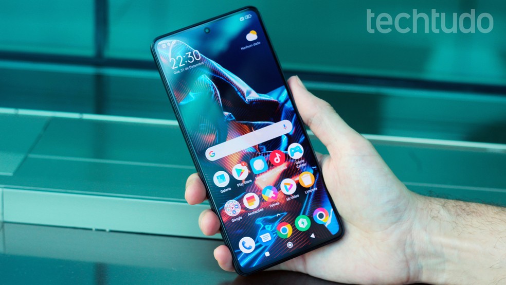 Tela do Poco X5 Pro tem 6,67 polegadas e taxa de atualização de 120 Hz — Foto: Fernando Braga/TechTudo