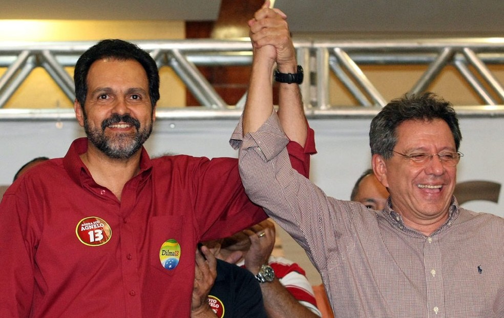 Ex-governador Agnelo Queiroz (PT) e ex-vice Tadeu Filippelli (PMDB) em imagem de arquivo, durante disputa eleitoral em 2010 (Foto: Givaldo Barbosa/Agência O Globo)