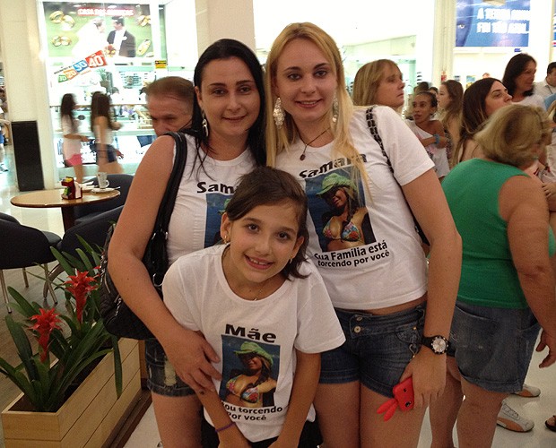 As primas Camila e Carolina e a filha de Samara, Sthefanie (Foto: Rafael Molica/QUEM)
