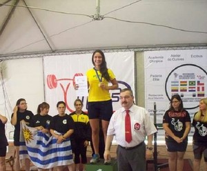 Gabi no topo do pódio do Campeonato Sul-Americano (Foto: Arquivo Pessoal)