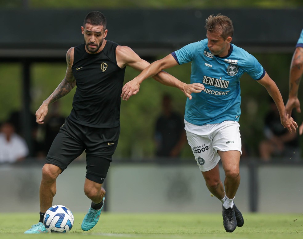 Renato Augusto dá mais um passo em retomada e até surpreende em jogo-treino do Corinthians