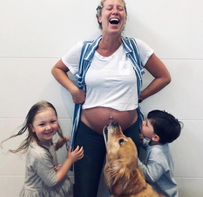 Treinadora de cães australiana relata nas redes sociais a rotina entre os filhos - inclusive de 4 patas (Foto: Reprodução/Instagram/cooperandkids)