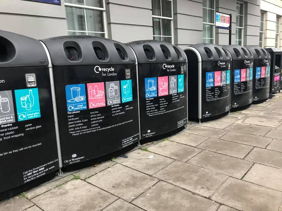 Caixões de reciclagem fornecidos pela Waste Free Systems (Foto: Facebook/ Waste Free Systems )