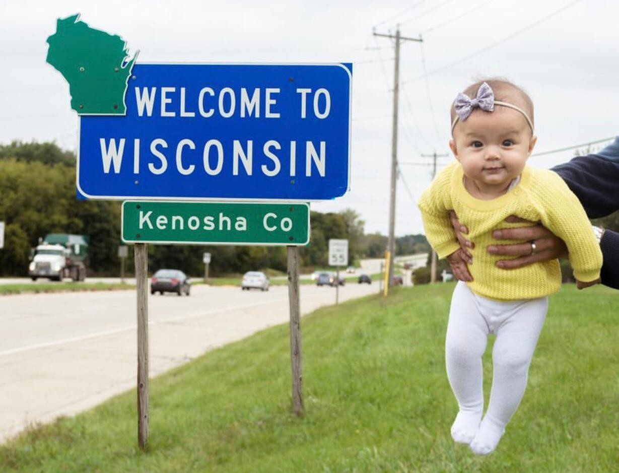 criança em frente a placa do Estado (Foto: Reprodução Instagram)