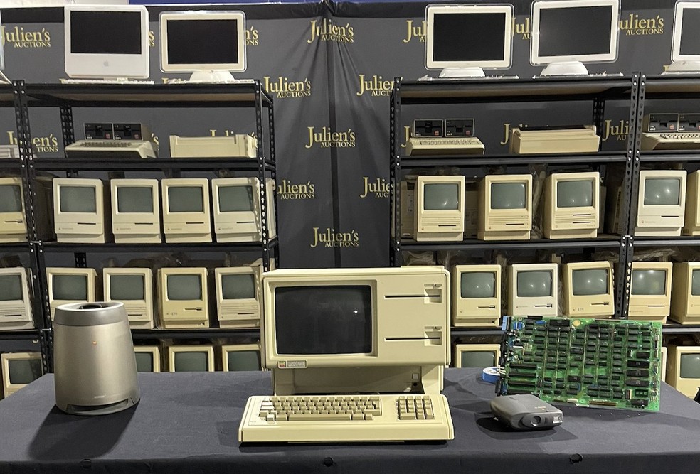 Produtos icônicos da Apple lançados entre 1977 e 2008 vão a leilão nos EUA — Foto: Reprodução/Julien's Auctions