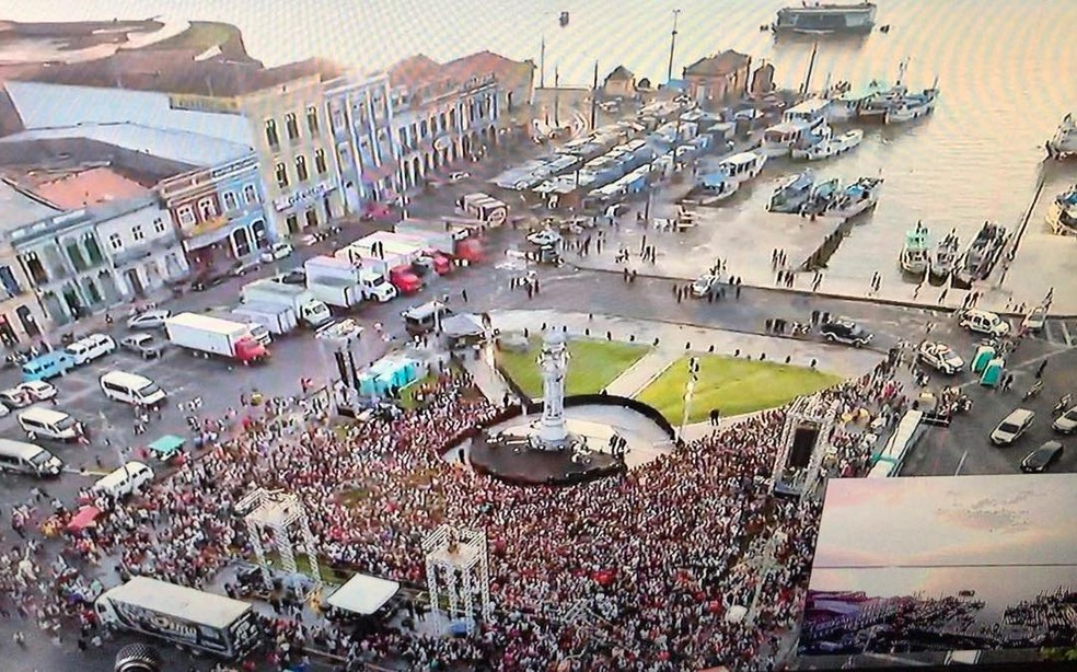 Praça do Relógio em Belém tomada para a apresentação de Marília Mendonça. A cantora gravou nesse show duas músicas para seu próximo DVD. — Foto: Link Produtora
