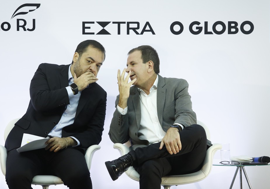 Claudio Castro e Eduardo Paes conversam no evento Reage, Rio!, realizado na Editora Globo, no Rio